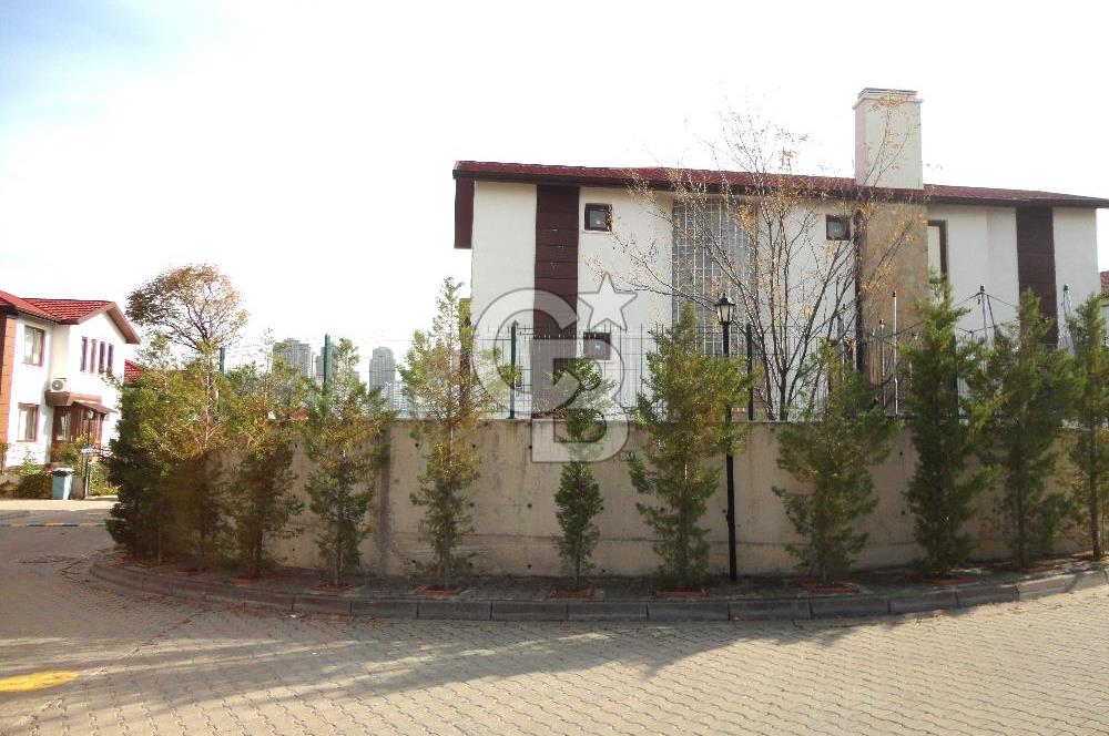 ANKARA KONAKLARI/CENNETÇE'DE, NET 638 M2 BÜYÜK BAHÇELİ ''KÖŞE'' VİLLA, BORÇSUZ SATILIK