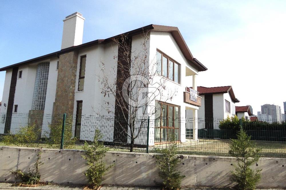 ANKARA KONAKLARI/CENNETÇE'DE, NET 638 M2 BÜYÜK BAHÇELİ ''KÖŞE'' VİLLA, BORÇSUZ SATILIK