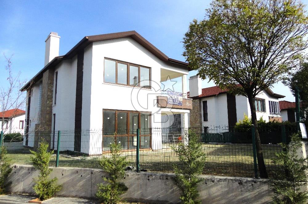 ANKARA KONAKLARI/CENNETÇE'DE, NET 638 M2 BÜYÜK BAHÇELİ ''KÖŞE'' VİLLA, BORÇSUZ SATILIK