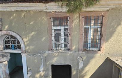 Ayvalık Altınova'da Satılık 10 Odalı Avlulu Tarihi Konak