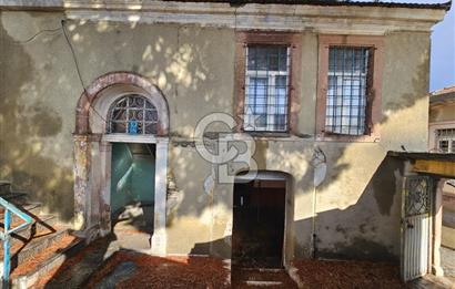 Ayvalık Altınova'da Satılık 10 Odalı Avlulu Tarihi Konak