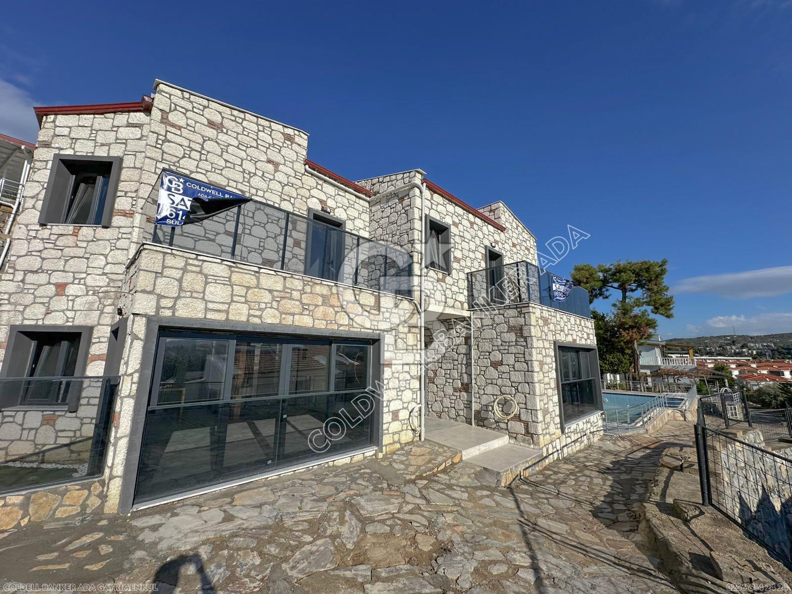 Kuşadasnda Popüler Lokasyonda Satılık Avantajlı Sıfır 3+1 Villa
