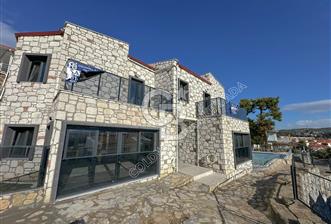 Kuşadasnda Popüler Lokasyonda Satılık Avantajlı Sıfır 3+1 Villa - 2 - 318602