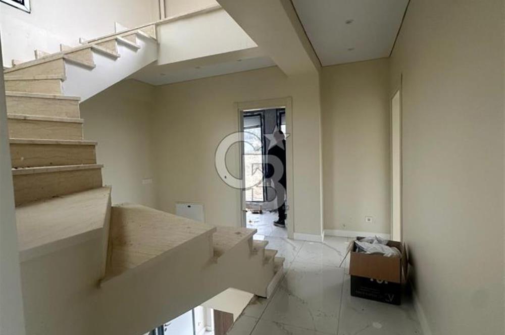 Arnavutköy Karaburunda Deniz manzaralı Satılık Villa 