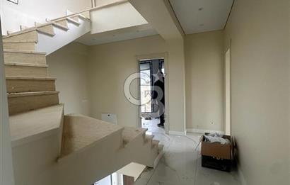 Arnavutköy Karaburunda Deniz manzaralı Satılık Villa 