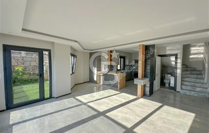 Kuşadasnda Popüler Lokasyonda Satılık Avantajlı Sıfır 3+1 Villa