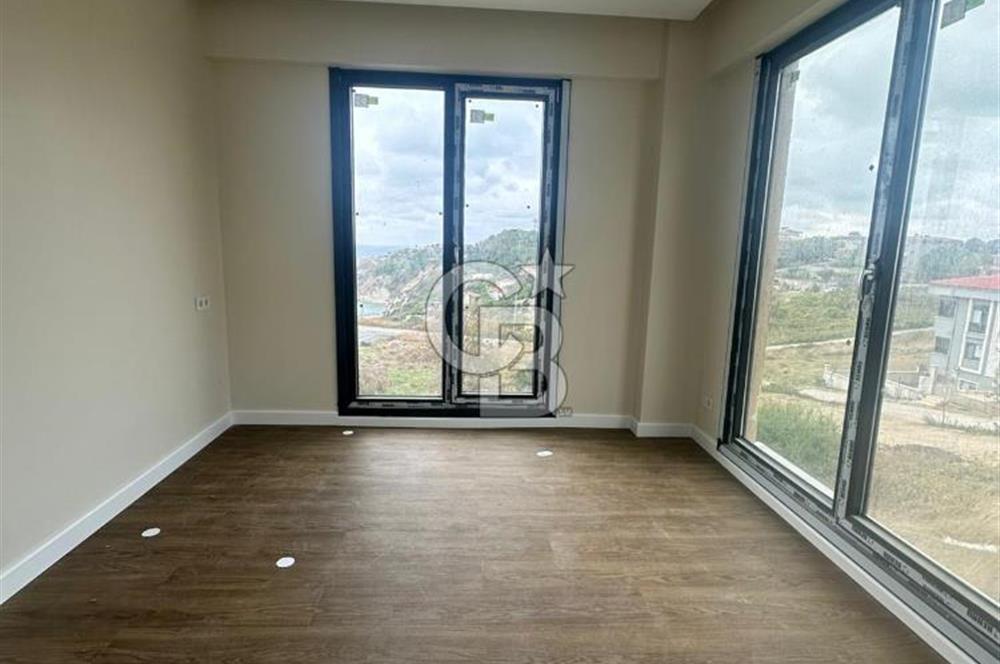 Arnavutköy Karaburunda Deniz manzaralı Satılık Villa 