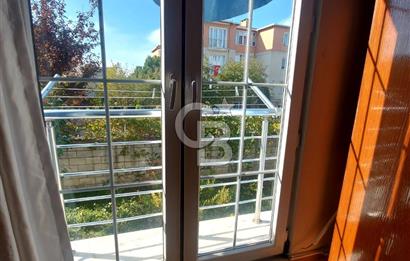 ÇAYIROVADA SİTE İÇERİSİNDE 3+1 GENİŞ VE KULLANIŞLI EŞYALI DAİRE