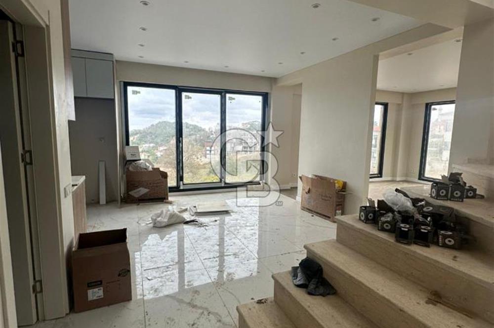 Arnavutköy Karaburunda Deniz manzaralı Satılık Villa 