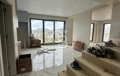 Arnavutköy Karaburunda Deniz manzaralı Satılık Villa 