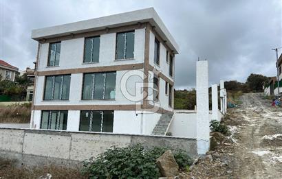 Arnavutköy Karaburunda Deniz manzaralı Satılık Villa 