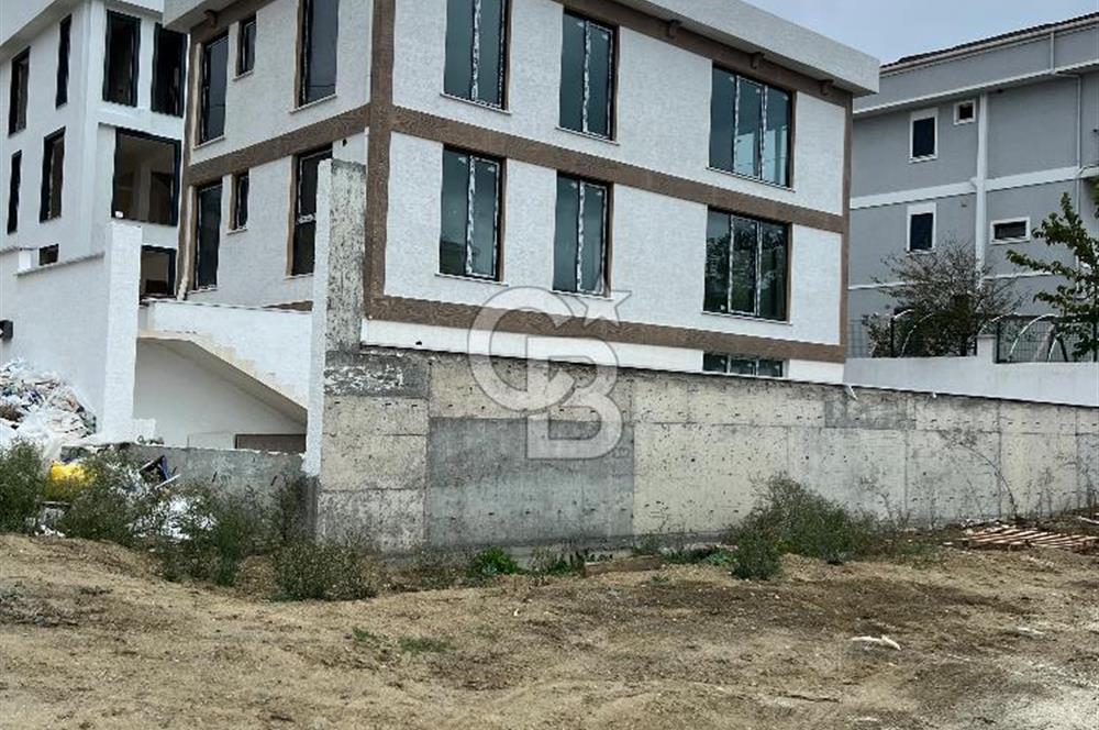 Arnavutköy Karaburunda Deniz manzaralı Satılık Villa 