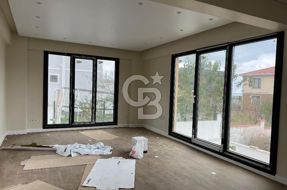 Arnavutköy Karaburunda Deniz manzaralı Satılık Villa 