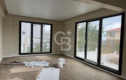 Arnavutköy Karaburunda Deniz manzaralı Satılık Villa 