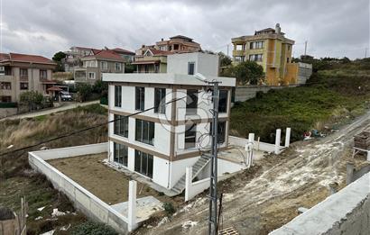 Arnavutköy Karaburunda Deniz manzaralı Satılık Villa 