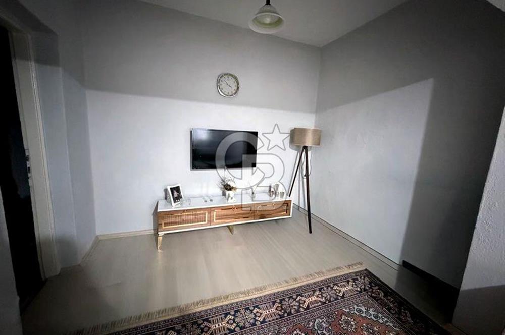 Konak Eşrefpaşada 2 Daireli Müstakil Bina