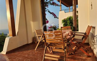 GÜMÜŞLÜK KOYUNBABA LEBİ DERYA MANZARALI BAHÇELİ MÜSTAKİL VİLLA