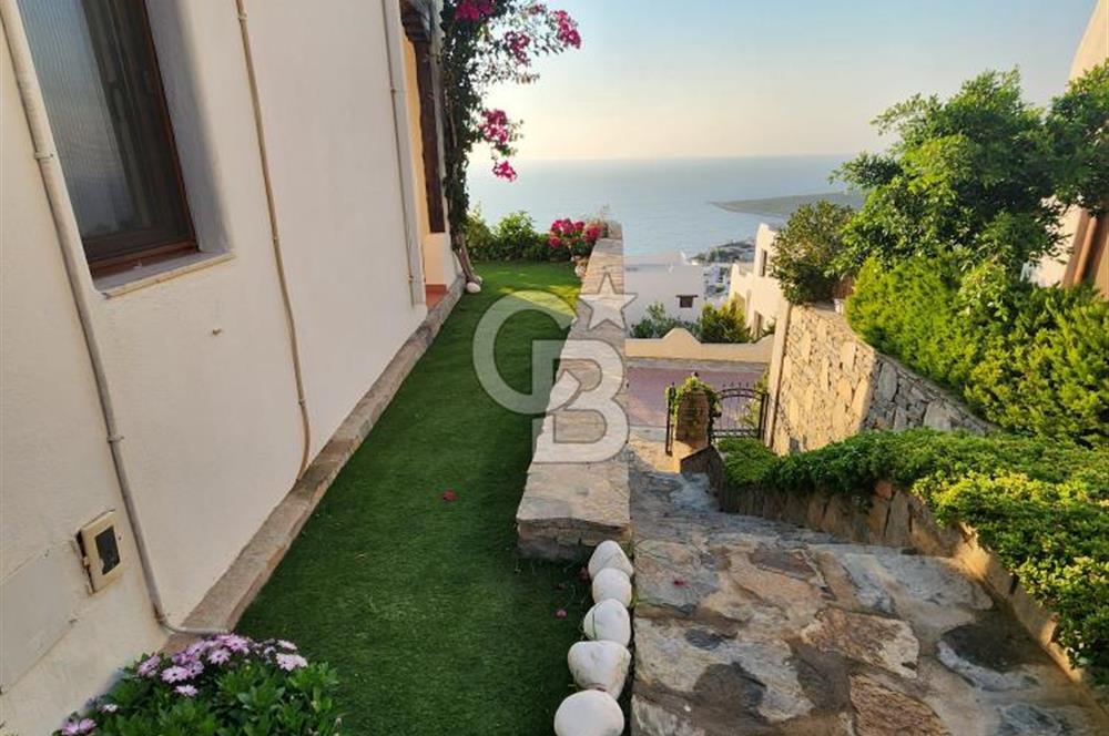 GÜMÜŞLÜK KOYUNBABA LEBİ DERYA MANZARALI BAHÇELİ MÜSTAKİL VİLLA