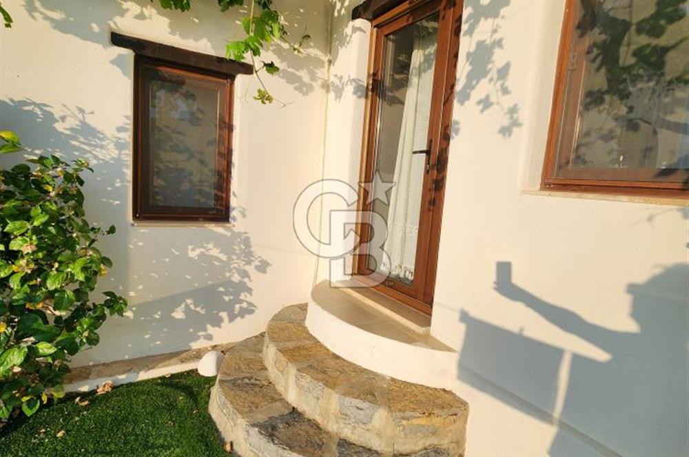 GÜMÜŞLÜK KOYUNBABA LEBİ DERYA MANZARALI BAHÇELİ MÜSTAKİL VİLLA