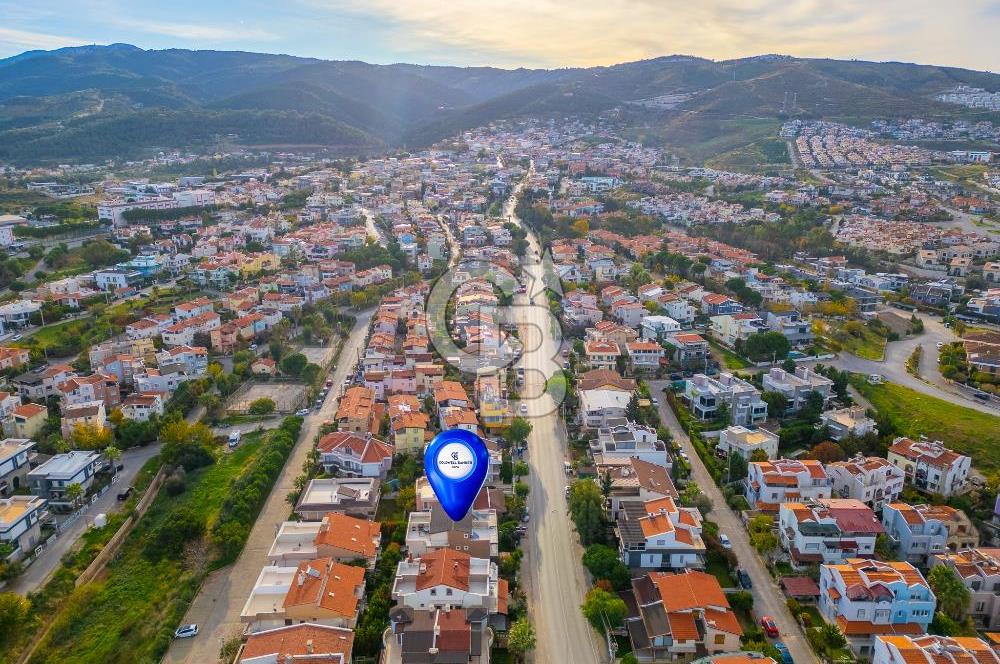 Güzelbahçe'de Ticari Ruhsatlı,Müstakil Bahçeli Satılık Villa