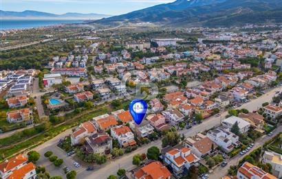 Güzelbahçe'de Ticari Ruhsatlı,Müstakil Bahçeli Satılık Villa