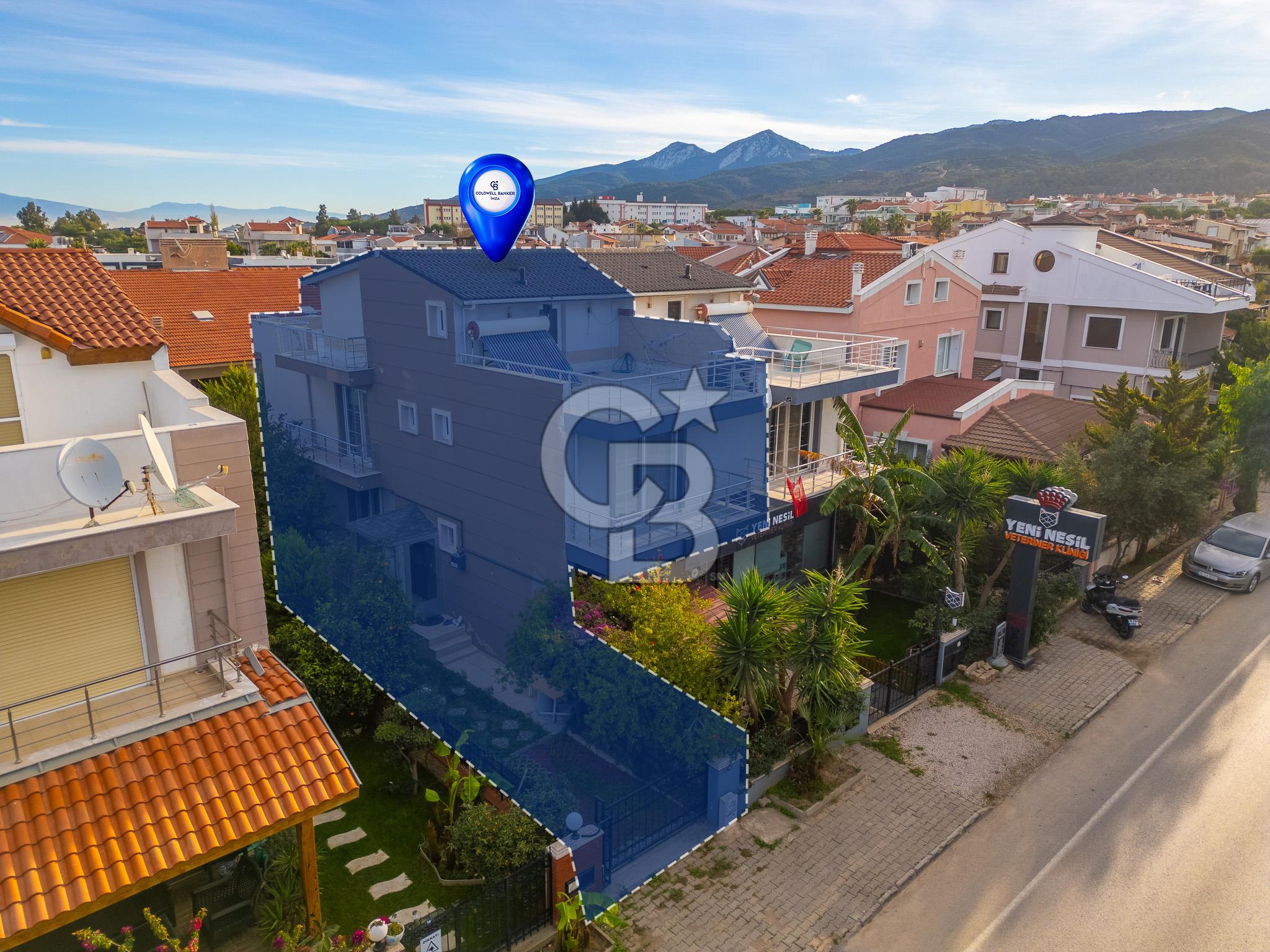 Güzelbahçe'de Ticari Ruhsatlı,Müstakil Bahçeli Satılık Villa