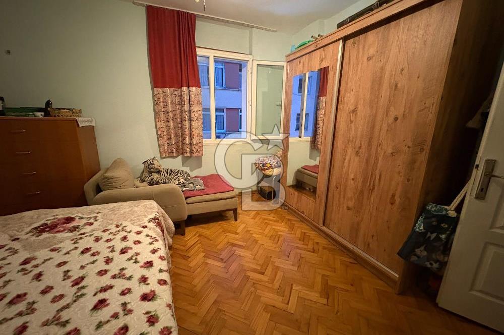 Donanmacı mahallesinde ferah kiralık 2+1