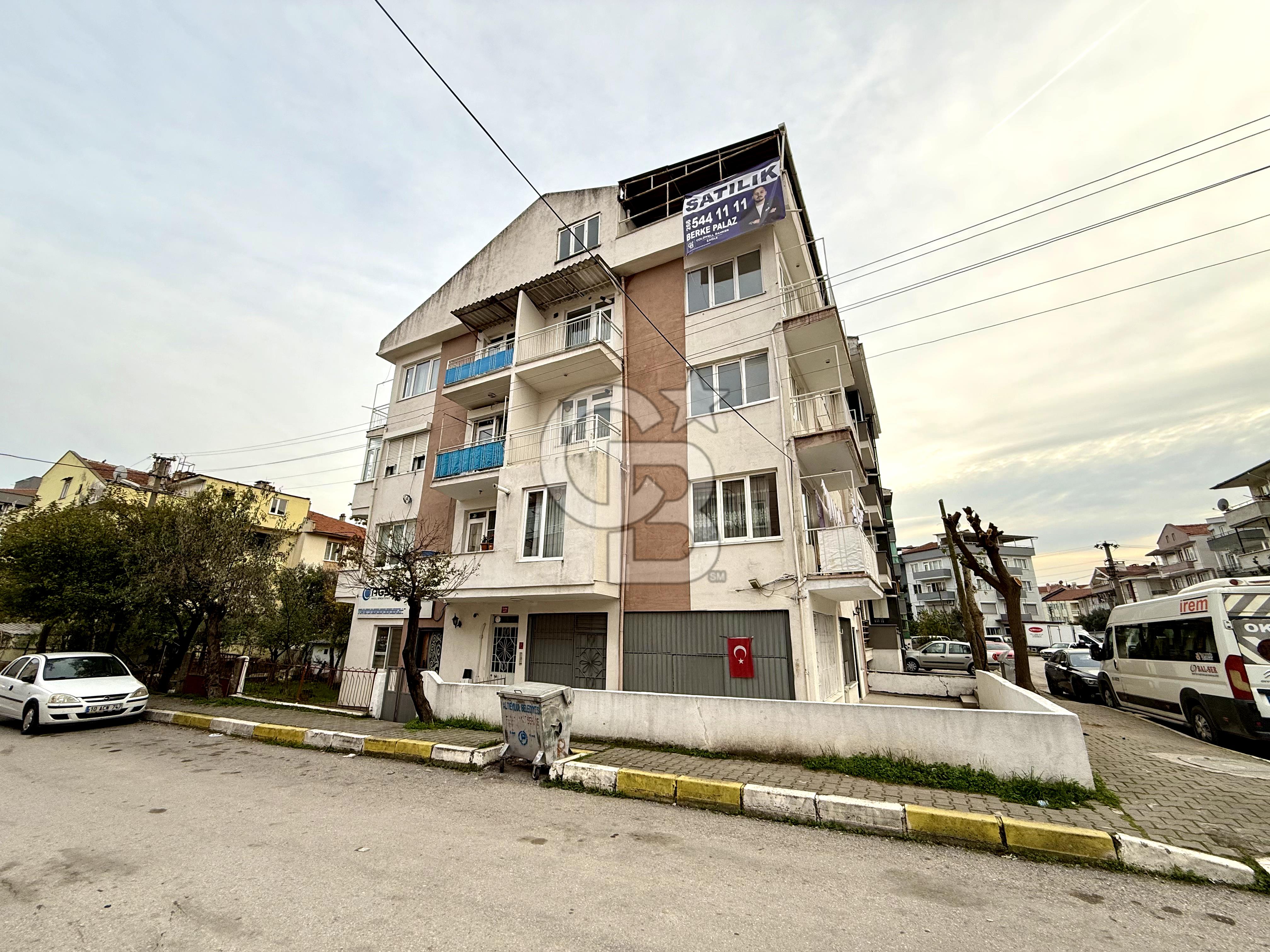 BAHÇELİEVLER MAH. HARİKA KONUMDA SATILIK 2+1 AYRI MUTFAKLI DAİRE