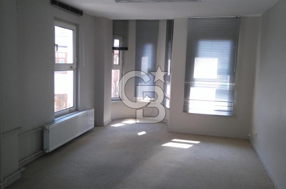 ŞİŞHANE OKÇUMUSA CADDESİ GÜNEŞ HAN'DA SATILIK TAM KAT