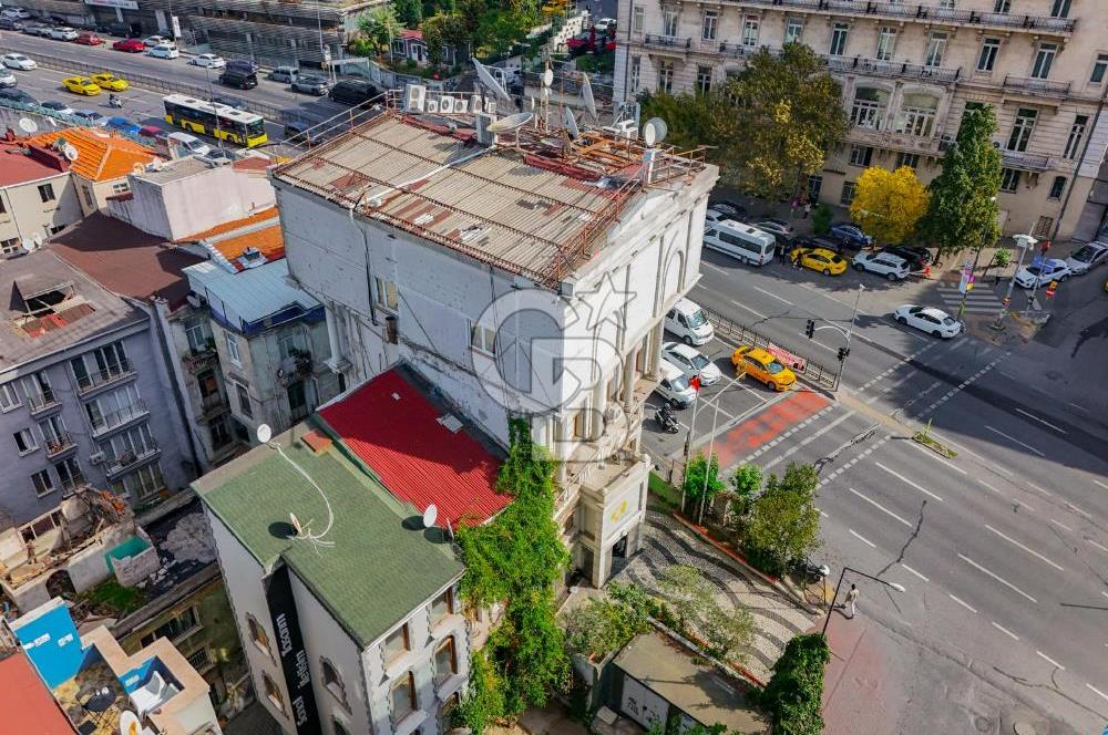 Beyoğlu’nun En Prestijli Noktasında Kiralık Bina
