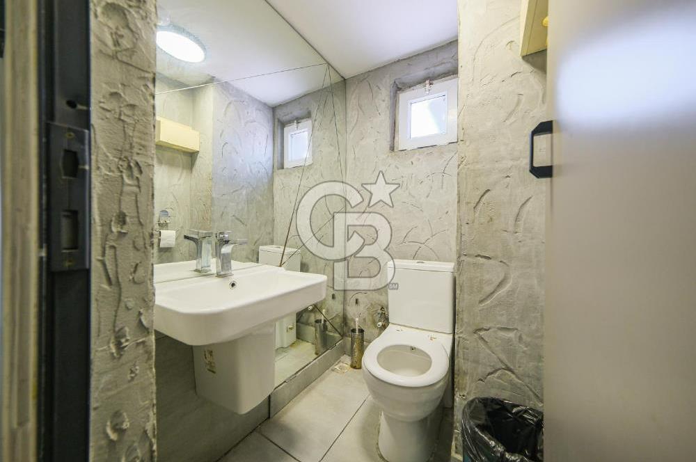 Beyoğlu’nun En Prestijli Noktasında Kiralık Bina