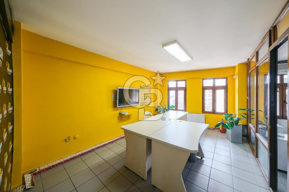 Beyoğlu’nun En Prestijli Noktasında Kiralık Bina