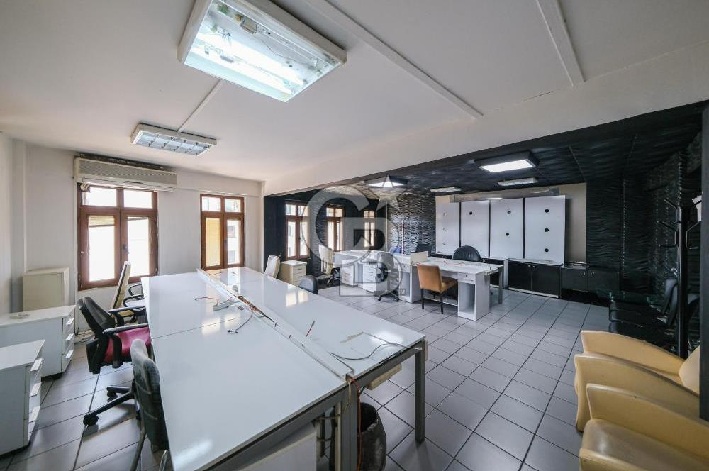 Beyoğlu’nun En Prestijli Noktasında Kiralık Bina