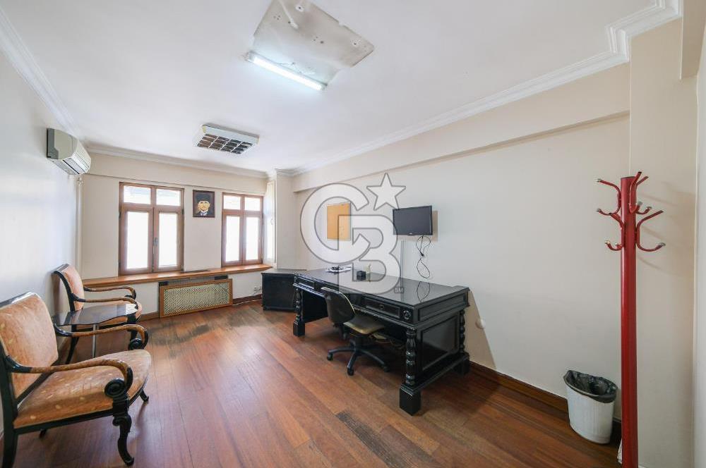 Beyoğlu’nun En Prestijli Noktasında Kiralık Bina