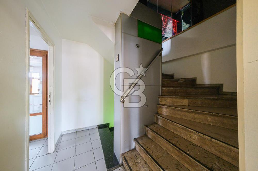 Beyoğlu’nun En Prestijli Noktasında Kiralık Bina