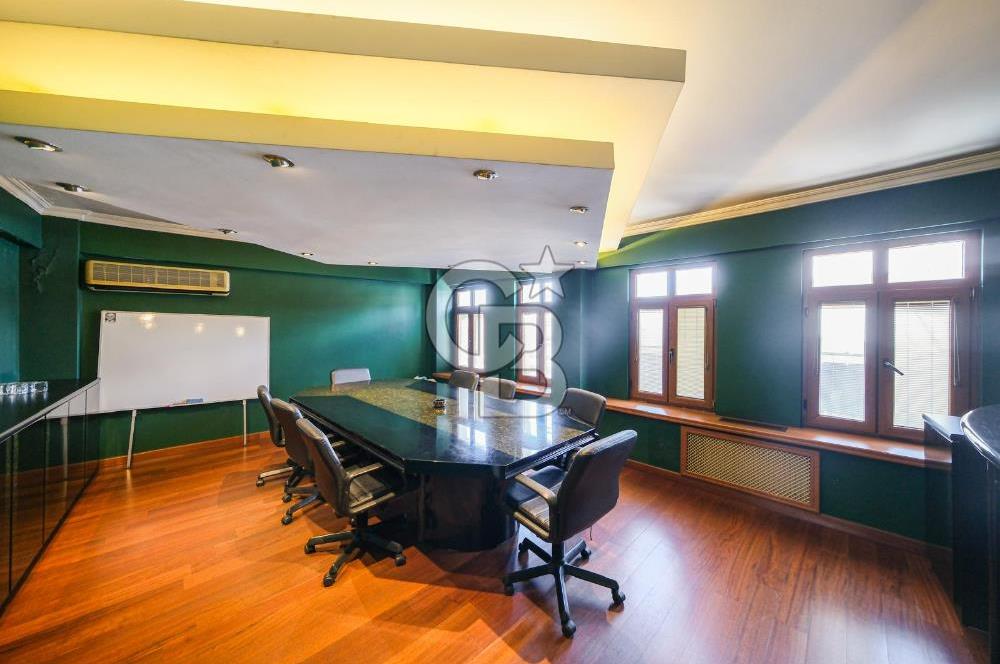 Beyoğlu’nun En Prestijli Noktasında Kiralık Bina