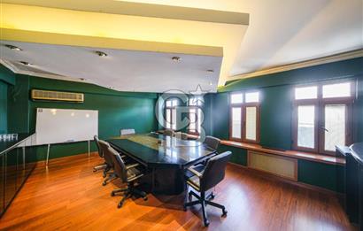 Beyoğlu’nun En Prestijli Noktasında Kiralık Bina