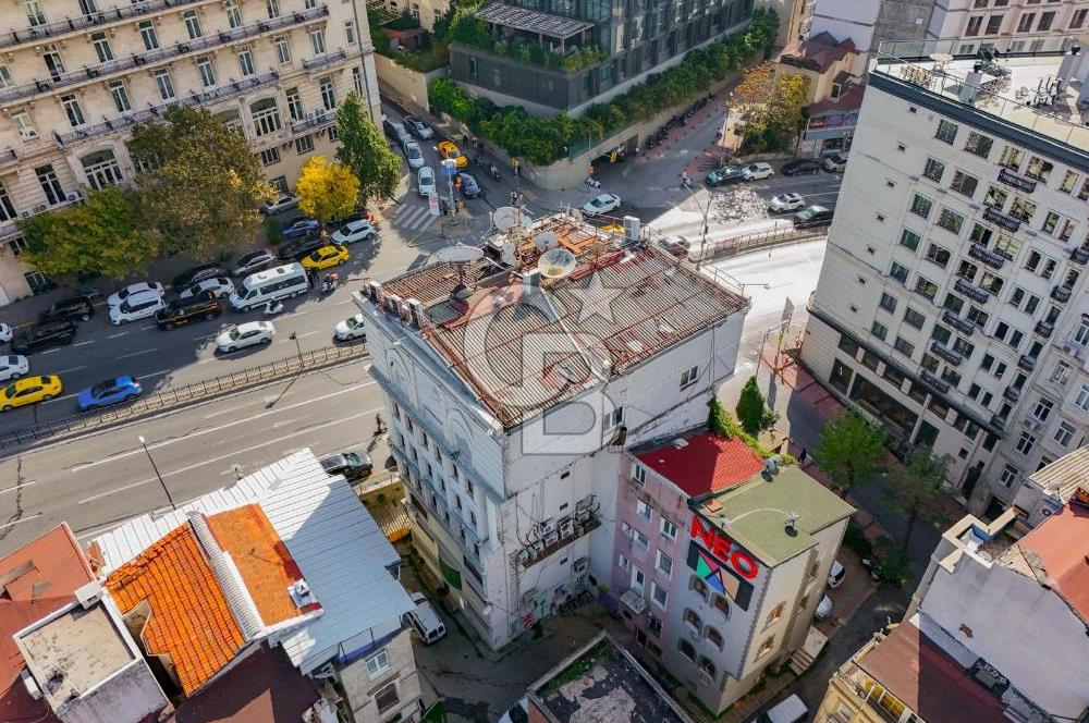 Beyoğlu’nun En Prestijli Noktasında Kiralık Bina