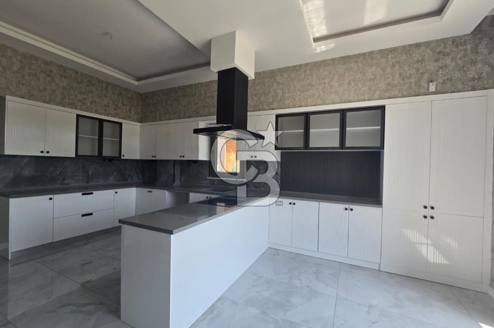 COLDWELL BANKER'DAN SELÇUKLUDA KİRALIK 7+1 VİLLA