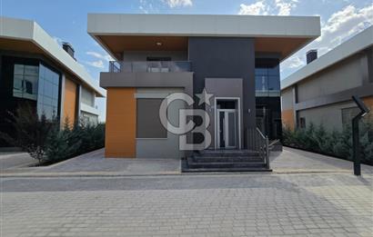 COLDWELL BANKER'DAN SELÇUKLUDA KİRALIK 7+1 VİLLA
