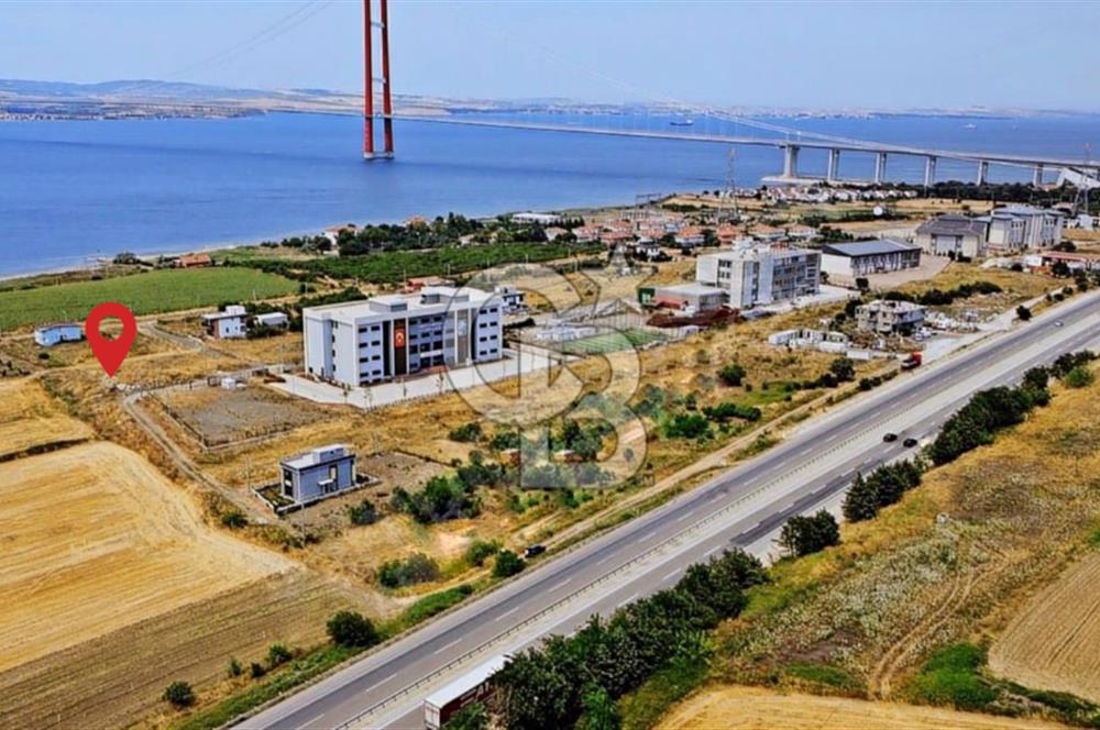 LAPSEKİ’DE BOĞAZ VE KÖPRÜ MANZARALI İMARLI ARSA