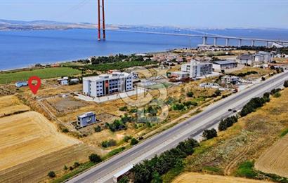 LAPSEKİ’DE BOĞAZ VE KÖPRÜ MANZARALI İMARLI ARSA