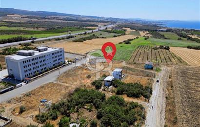 LAPSEKİ’DE BOĞAZ VE KÖPRÜ MANZARALI İMARLI ARSA