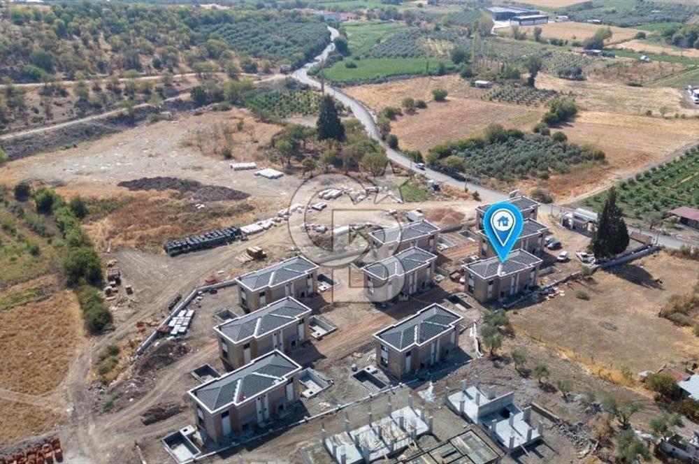 Manisa Bağyolu'nda Site İçinde Havuzlu Villa