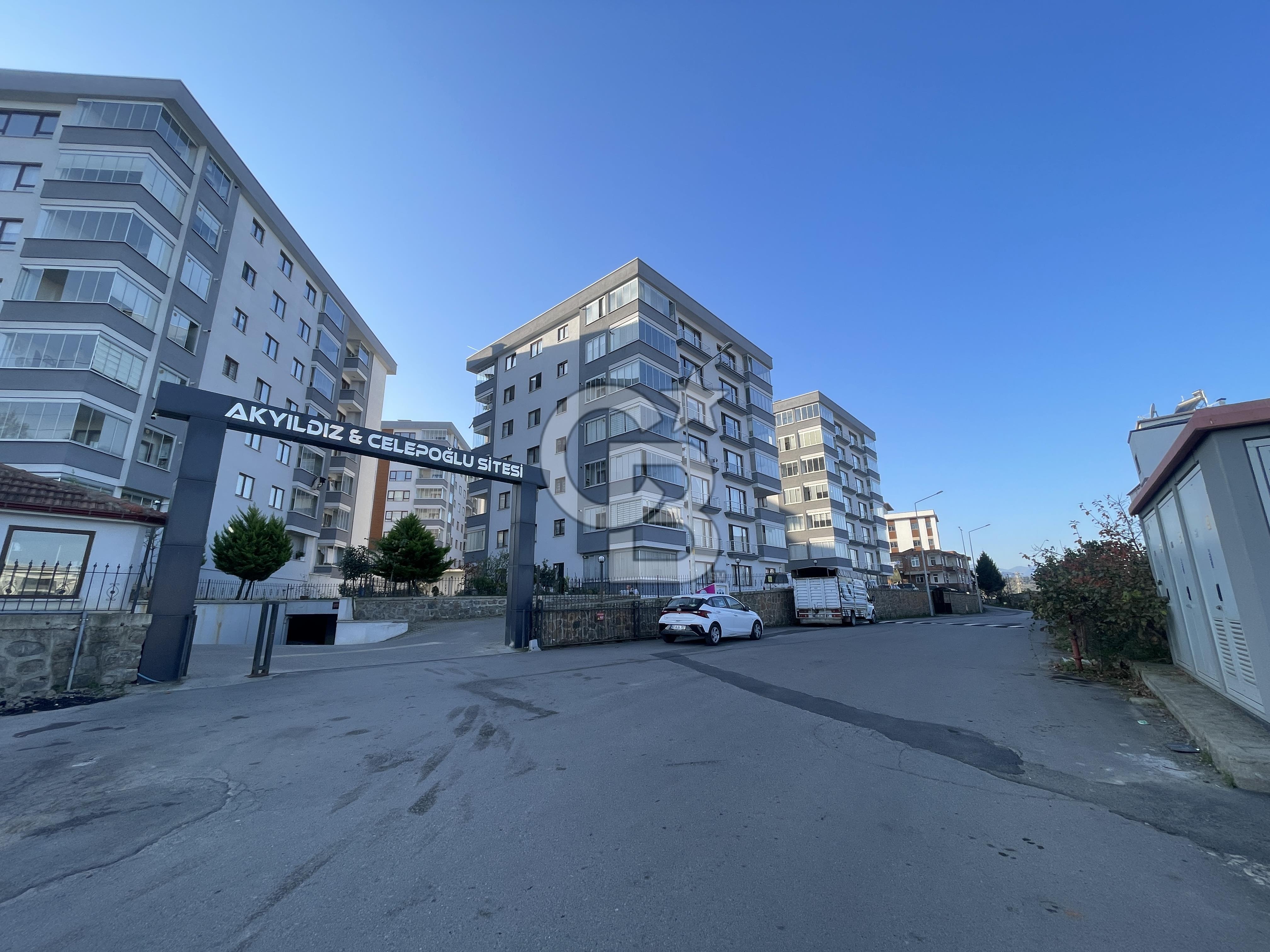 BOSTANCI MAHALLESİN'DE GENİŞ, DOĞA VE DENİZ MANZARALI LÜX DAİRE