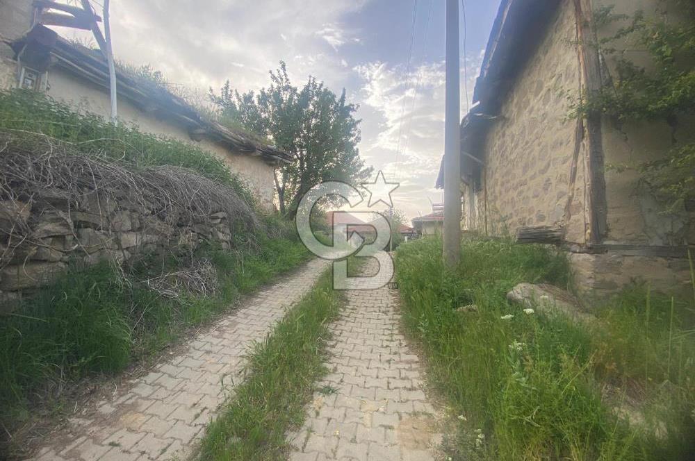 MUSELAND'DAN UŞAK'TA KÖYİÇİ İMARLI BAHÇELİ EV