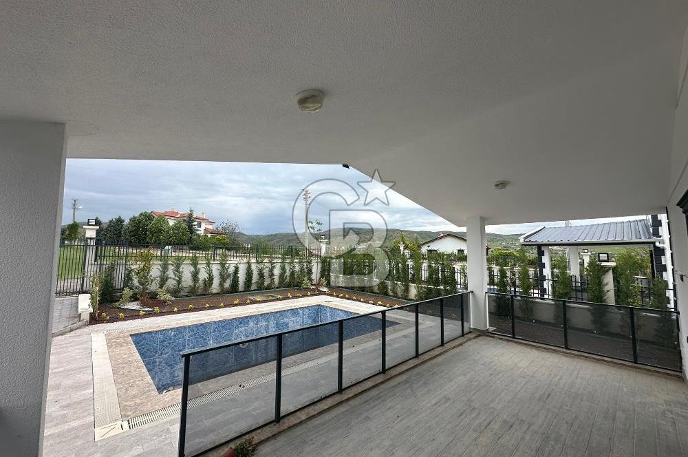 SİRKELİ DE YATIRIMIN ALTIN NOKTASI HAVUZLU SATILIK VİLLA