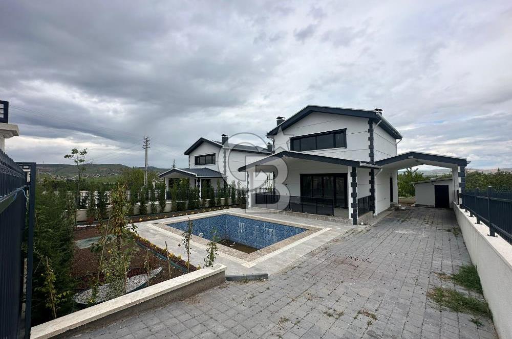 SİRKELİ DE YATIRIMIN ALTIN NOKTASI HAVUZLU SATILIK VİLLA