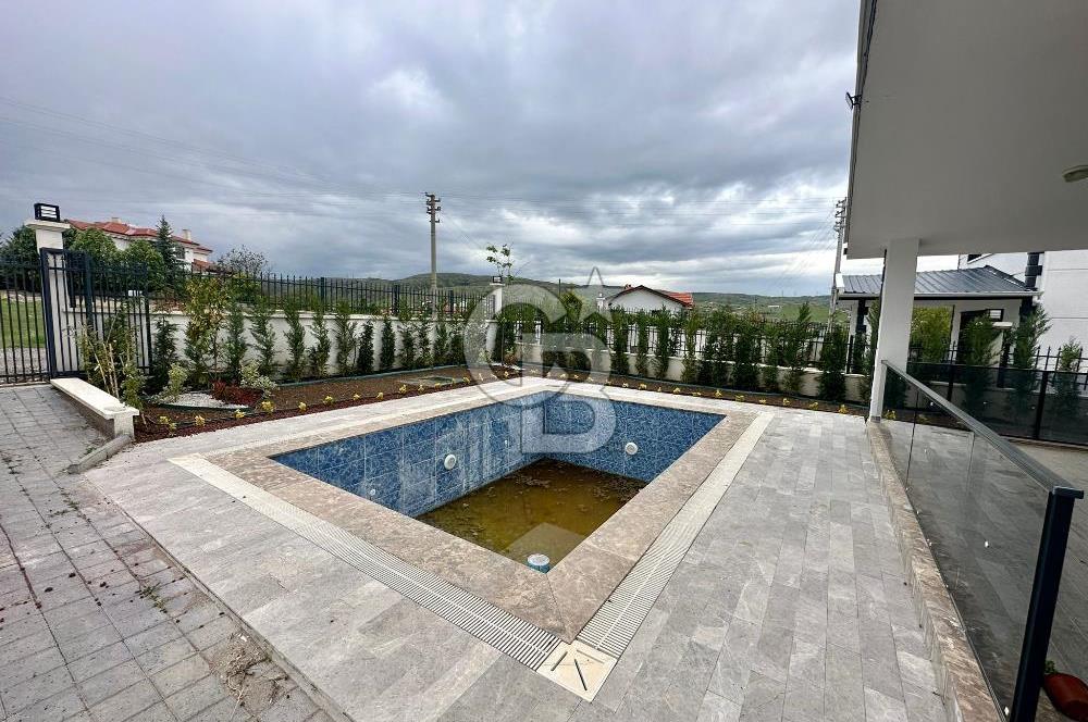 SİRKELİ DE YATIRIMIN ALTIN NOKTASI HAVUZLU SATILIK VİLLA