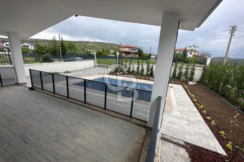 SİRKELİ DE YATIRIMIN ALTIN NOKTASI HAVUZLU SATILIK VİLLA